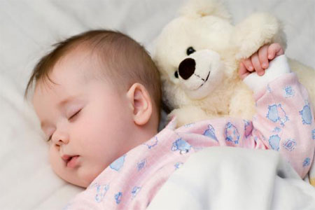Как отучить малыша спать с родителями?